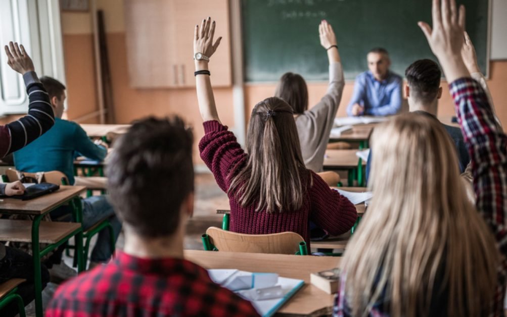 Amenzi usturătoare pentru părinţii a căror copii au absente la scoală.