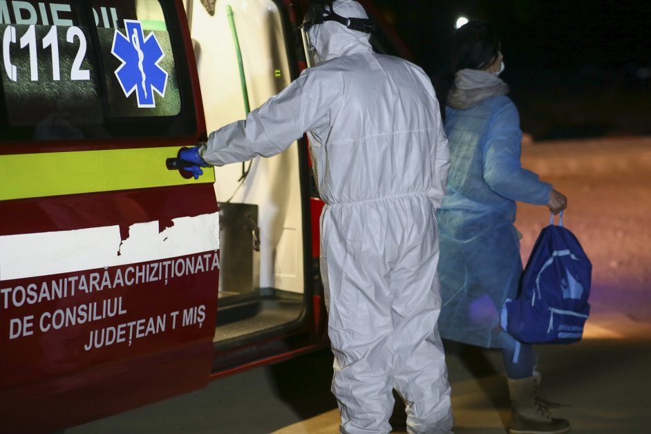 Spitalul de Boli Infecțioase Victor Babeș din București este „plin, nu mai prididim cu internările, vin grupuri de zeci de persoane. Nici la început nu a fost așa”