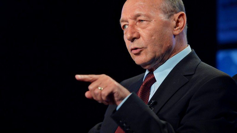 Lucrurile scapă de sub control. Traian Băsescu cere revenirea la starea de urgenţă: Românii cred mai mult ce le zice Sputnik decât ce le spune Guvernul