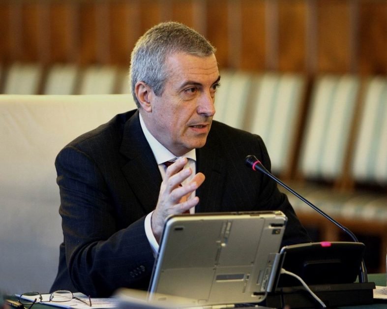 Tariceanu, pe culmile delirului. Il ameninta cu „revolutia” pe Iohannis: „Nu mai bine plecati acasa ca sa nu mai violati democratia si bunul simt?”