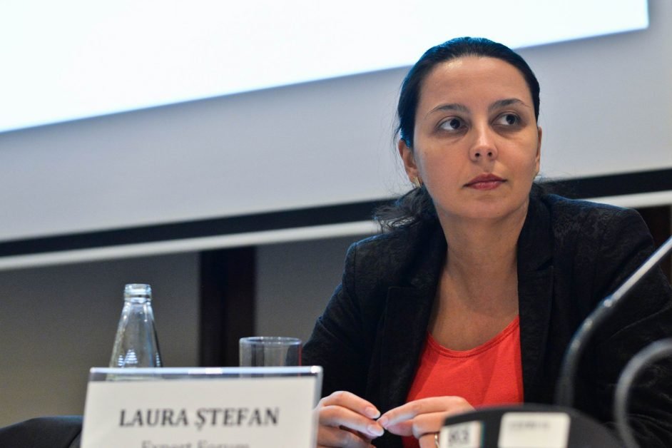 Laura Ștefan, expertă anticorupție: Sunt zone în România în care ”puterea statală a fost mutată în mâna clanurilor de interlopi”. ”Nu e vorba numai de o instituție, ci de un lanț întreg”