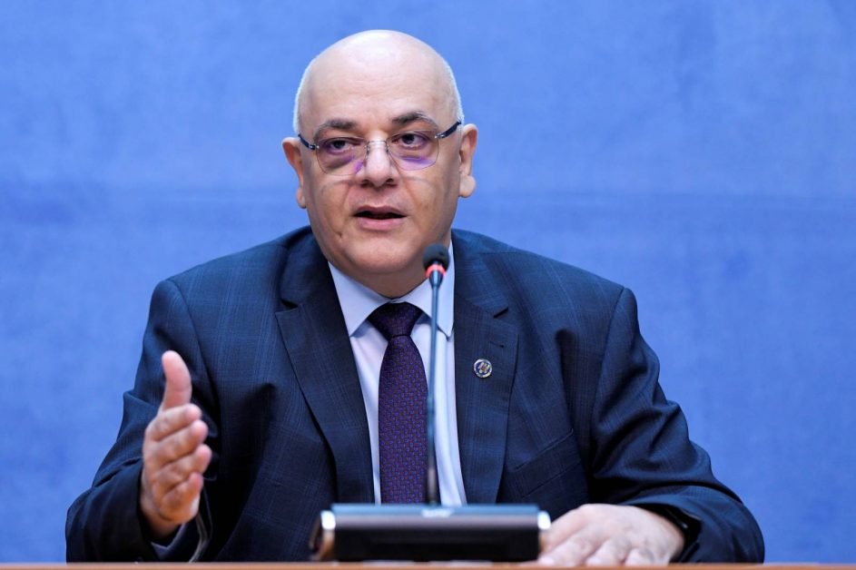 Anunţul făcut în urmă cu puţin timp de Arafat. “Aş impune reguli ŞI ÎN CASĂ”