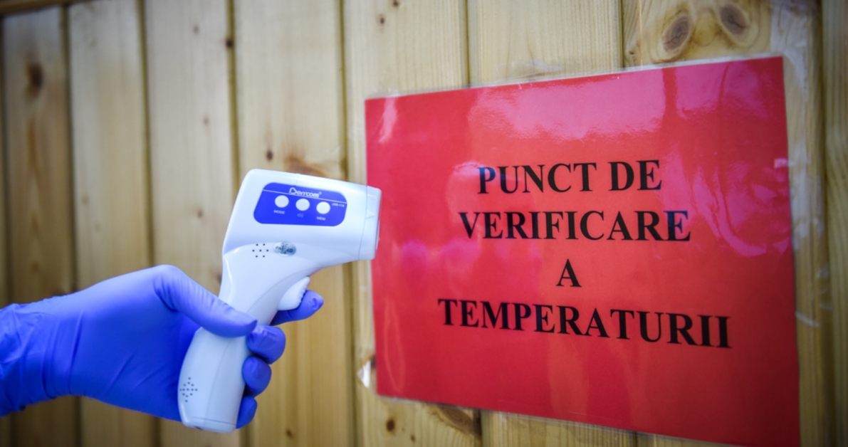 Elevilor nu li se mai măsoară temperatura când vin la școală, metoda este ineficientă. Triajul zilnic va fi făcut acasă de către părinți