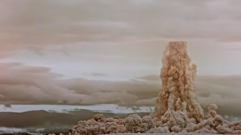 Rusia a declasificat imaginile de la detonarea celei mai puternice arme nucleare din istorie. Unda de șoc a spart geamurile de la ferestre aflate la 900 de kilometri distanță