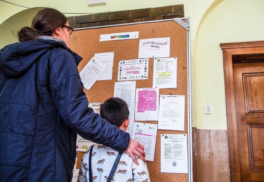 Îți scriu astăzi în calitate de mamă, dar și de colegă și sper că, înainte de a te simți vizată și atinsă de sfaturile mele, vei trage adânc aer în piept și vei reflecta la ceea ce îți voi spune.