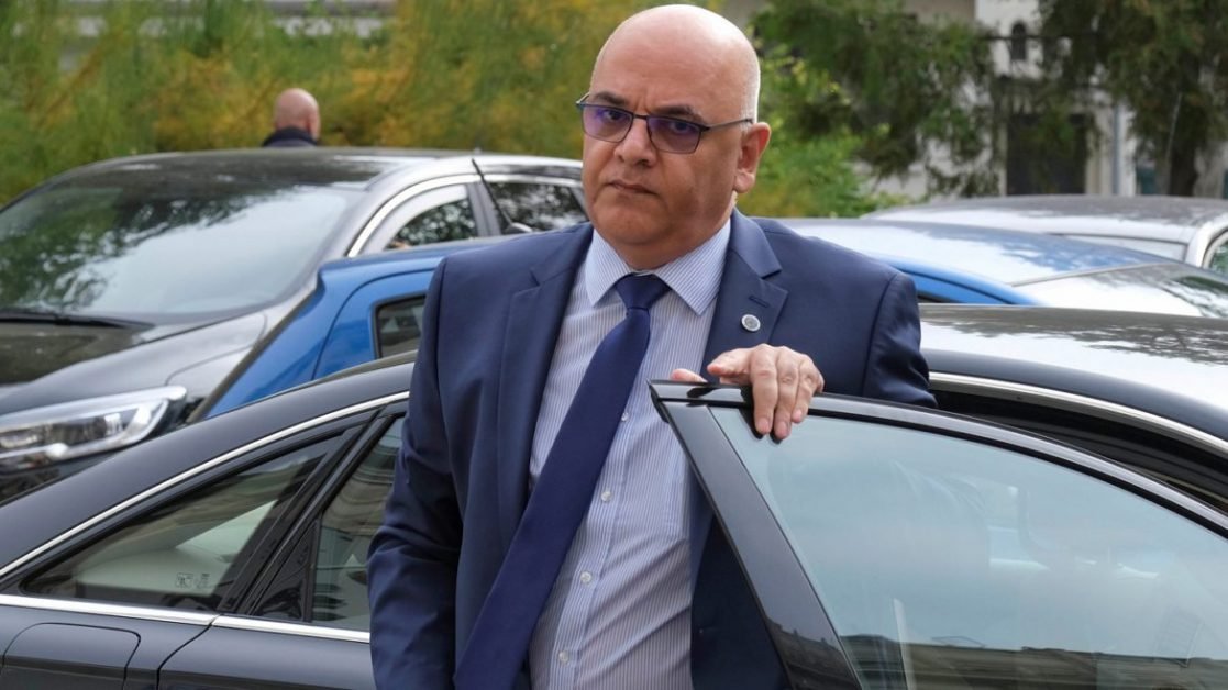Tir propagandistic prin care PSD sustine ca „pacanelele raman deschise”, in timp ce se „romanii vor fi inchisi in case”. Raed Arafat: „Si pacanelele vor fi inchise”