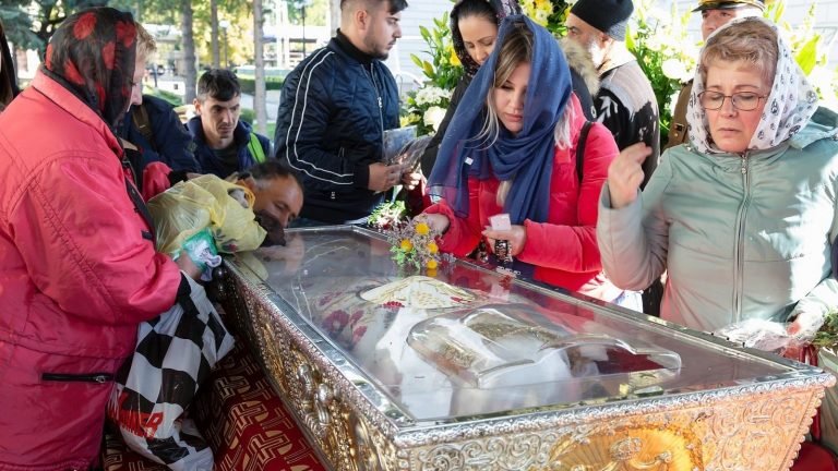 Povestea despre blestemul de sub veșmintele Sfintei Cuvioase Parascheva. A fost scris în anul 1641