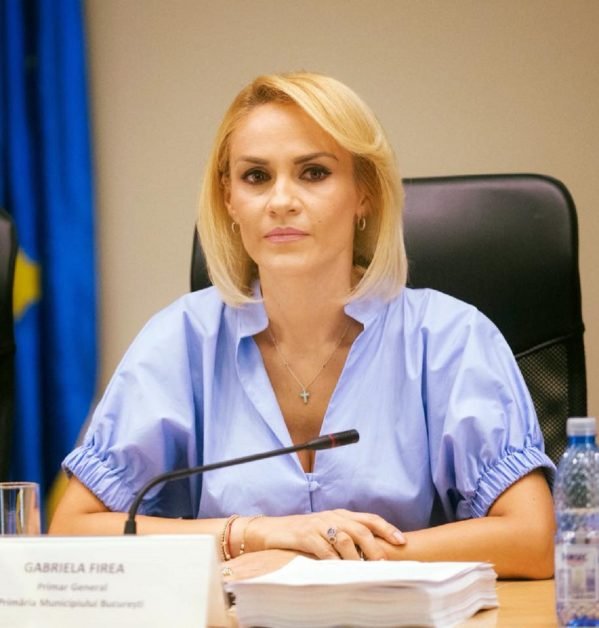 Detaliile sunt năucitoare. Salarii la Primăria Firea: portar, bufetier, paznic – 950 €, secretară, dactilografă – 1.000 €, șef de birou – 3.000 €