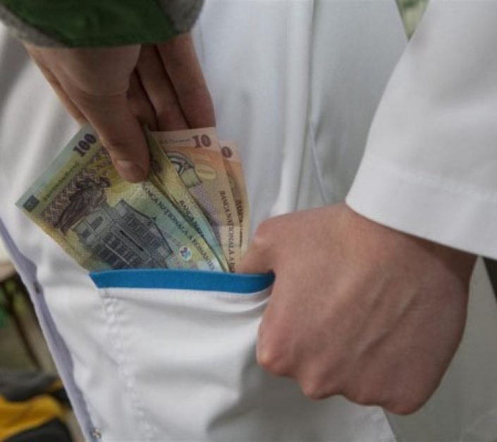 Doar la noi poti vedea asta. Medic condamnat cu suspendare pentru 185 infracţiuni de luare de mită