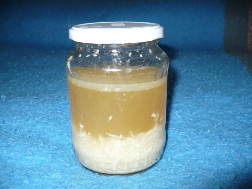 Siropul de hrean util in mai multe afectiuni: La hipertensiune, tuse, astm, infectii virale, infectii bacteriene, durere de cap, dureri reumatice, depresie si astenie. Mod de preparare si beneficii.