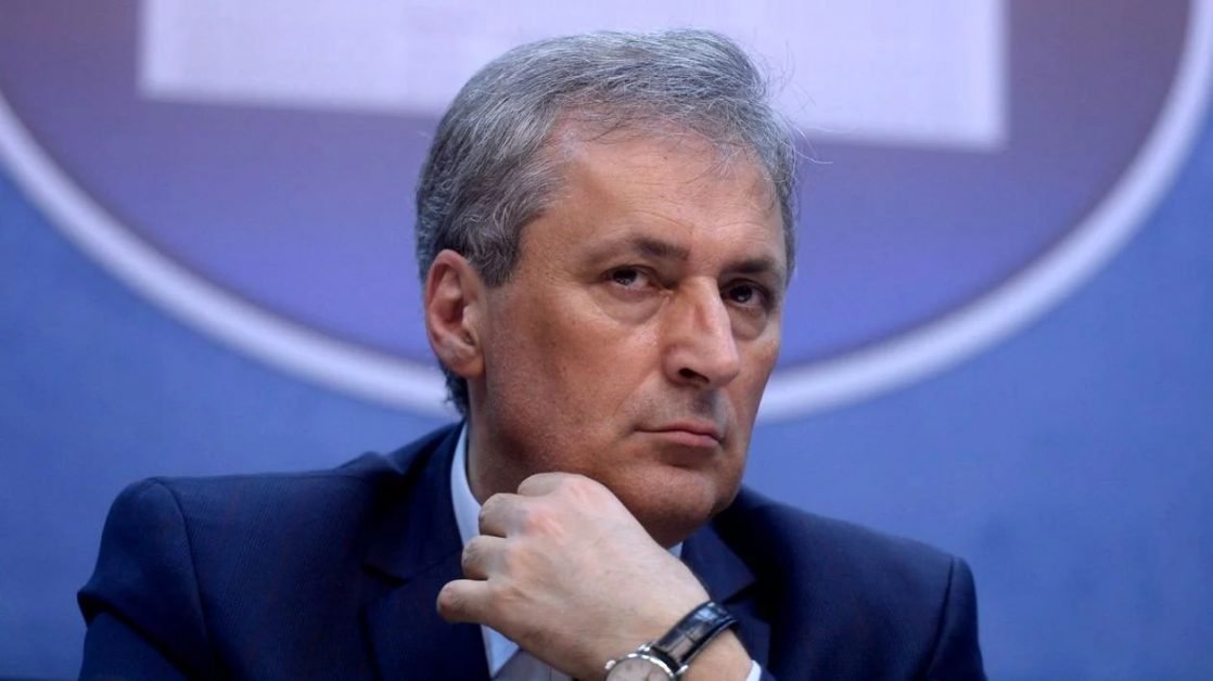 Autoritățile au făcut anunțul! Câte persoane vor avea voie într-o casă sau apartament de Crăciun și Revelion..