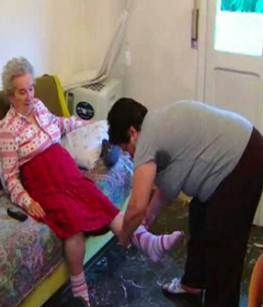 Tanti Nicolița lucrează non-stop, zi și noapte, ca servitoare pentru o bătrână din Italia. „Mă consideră slugă! S-a întâmplat să sară la mine! Să îmi dea o palmă!”