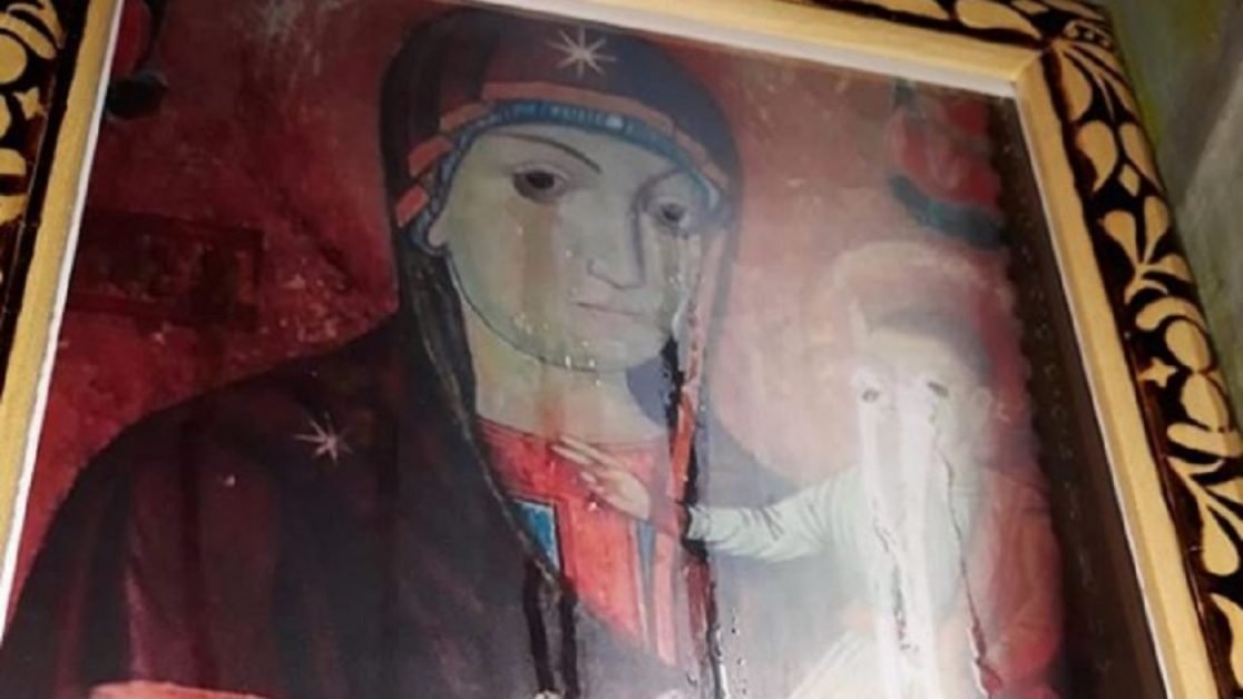 SEMN DIVIN. Plânge icoana Maicii Domnului cu Pruncul Iisus Hristos de la Mănăstirea Frăsinei