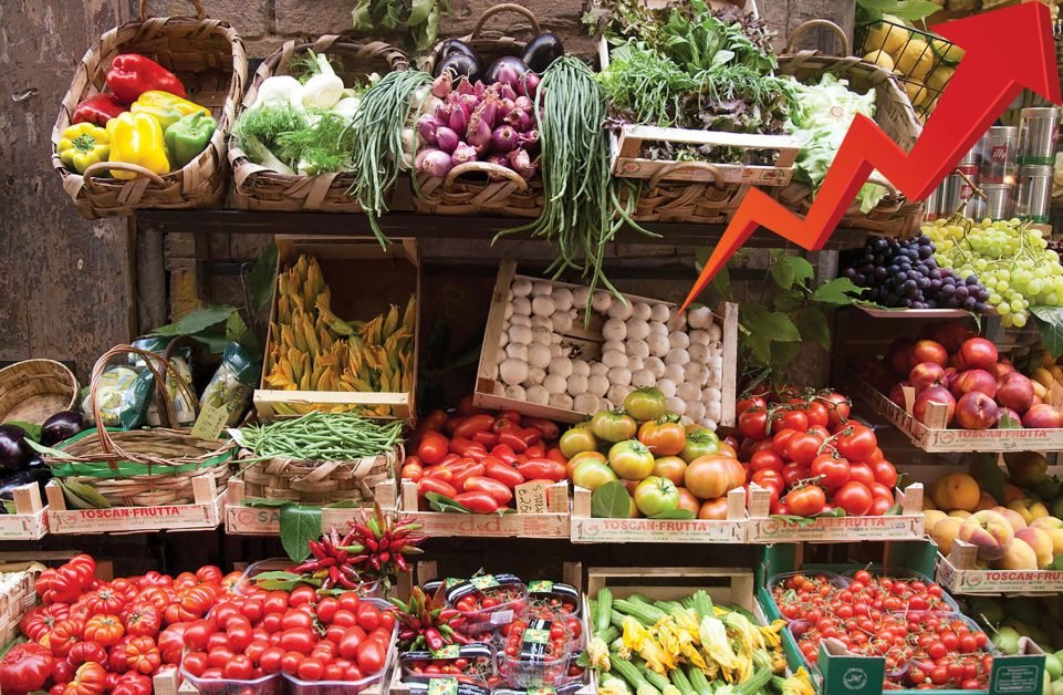 BĂTAIE de joc: prețurile legumelor au EXPLODAT în supermarketuri, după ÎNCHIDEREA piețelor