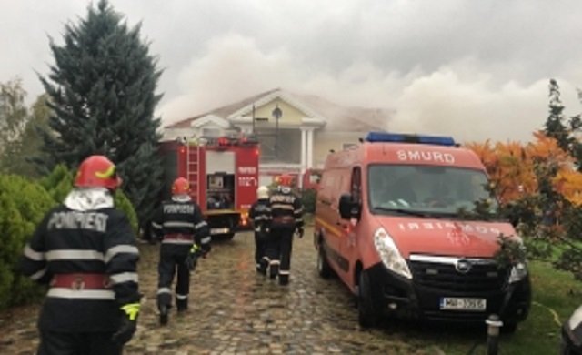 Incendiu mare la Izvorani! Arde fosta vila a lui Irinel Columbeanu
