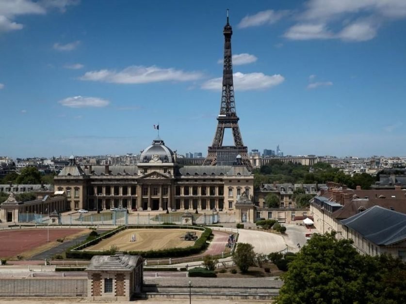 Parisul se golește. Parizienii au intrat in panica din cauza carantinei, fug la țară.