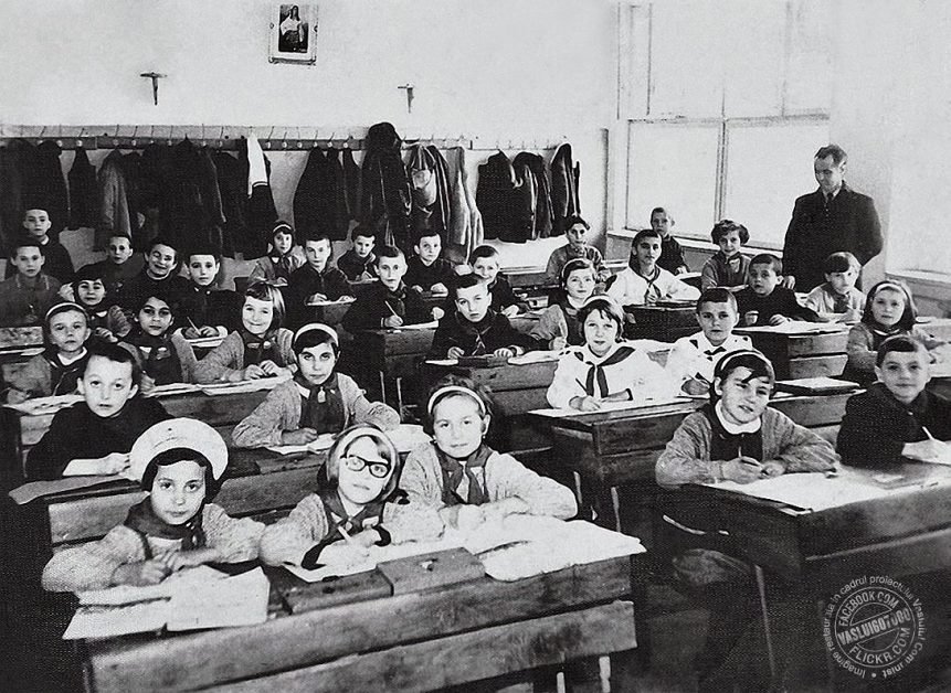 Vremurile GRELE, pe timpul cand Ceaușescu era la putere, necunoscute de tinerii de azi! Asa se făcea școala pe vremea lui Ceaușescu