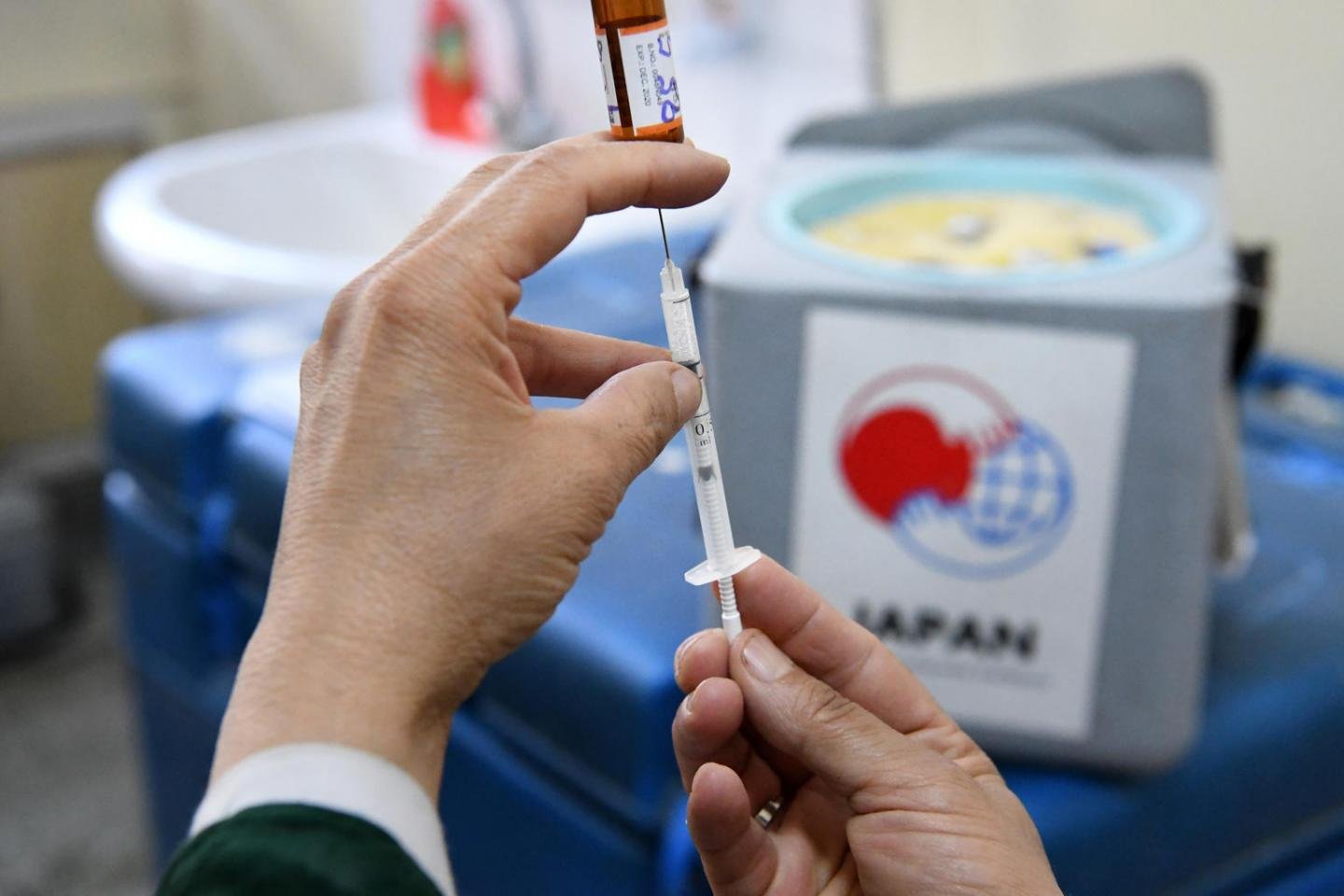 Ultima Ora! Vaccinul în drum spre România! S-au aflat primele orașe în care vor ajunge primele doze