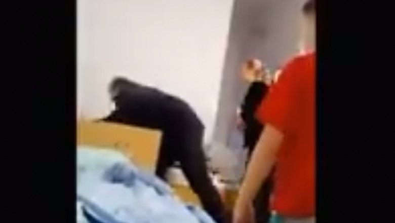 VIDEO Copil dintr-un centru de plasament, bătut crunt de paznic pentru că a sărit pe o saltea