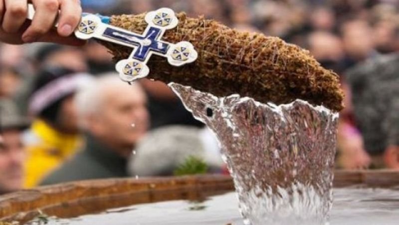 6 ianuarie are loc o altă sărbătoare foarte mare. Ce este Aghiasma Mare și ce este bine să faci cu această apă sfințită.