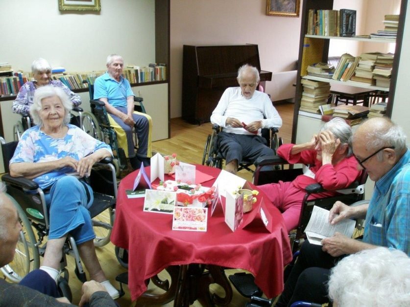 Vârstnicii din azilurile din Timiș așteaptă nerăbdători să se vaccineze: „Mi-e frică să nu mor… să-mi văd nepoții”