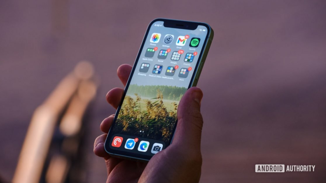 Avertismentul Apple în legătură cu iPhone 12