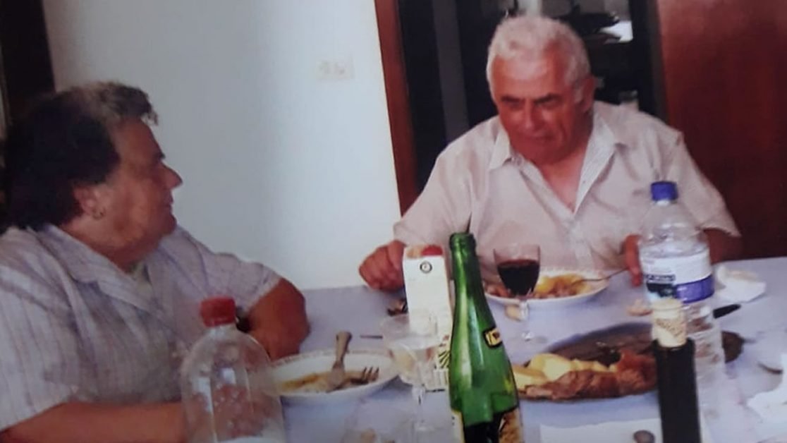 O bătrână despre care familia fusese informată că a murit din cauza virusului şi a fost înmormântată a revenit la căminul în care locuia