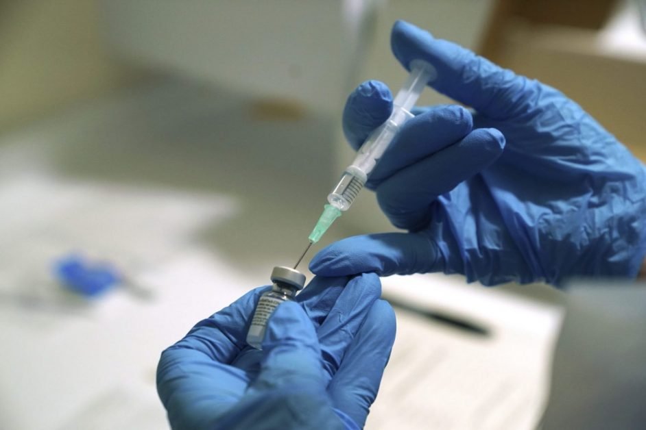 41.000 de persoane vaccinate în România, 16.000 în ultimele 24 de ore, 136 de reacții adverse la vaccin