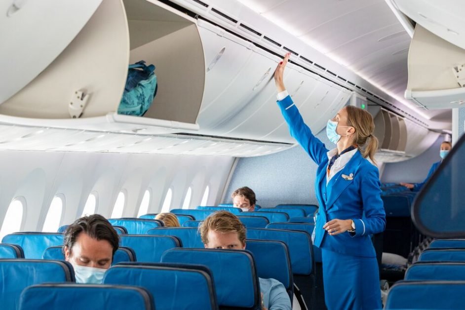 Ultima Oră! Urci în avion doar dacă te-ai vaccinat.