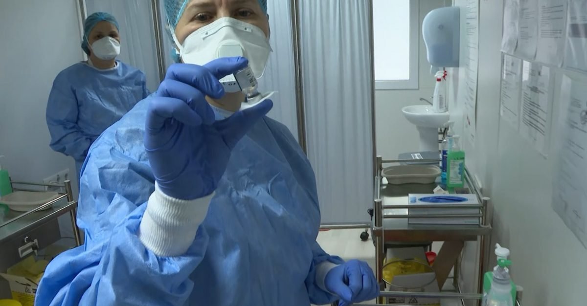 Alertă sanitară, după ce un român a suferit o reacţie severă la vaccin. Anunţul făcut de specialiştii din Sănătate