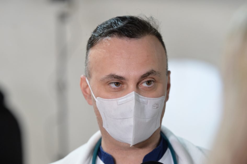 Doctorul Adrian Marinescu: „Cei care nu vor să se vaccineze au rămas o minoritate. 70% dintre români declară acum că vor”