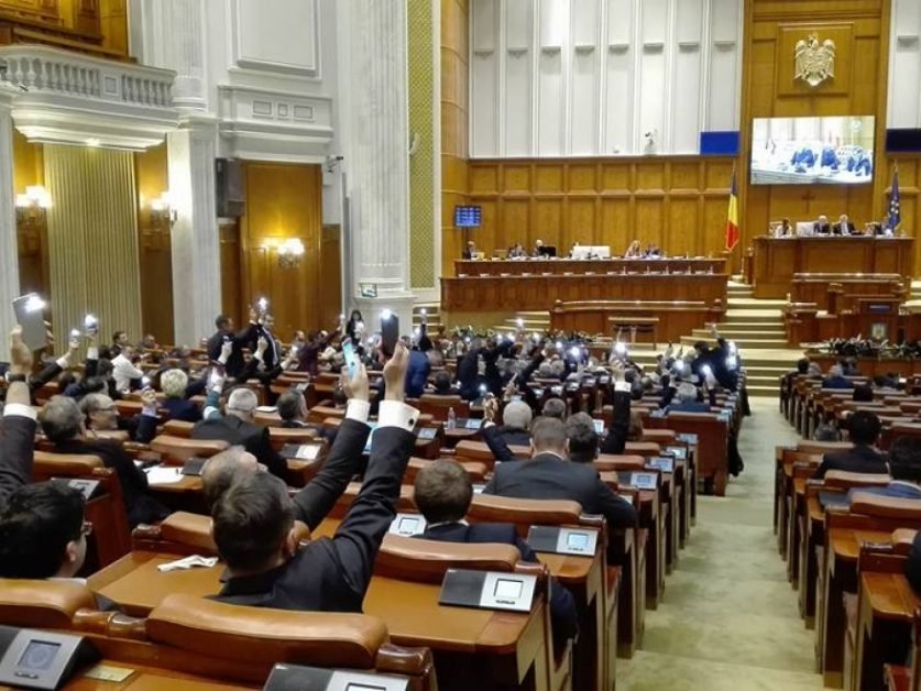 Se vine de hac pensiilor speciale si pensiilor de serviciu. Saptamana viitoare se elimina pensiile parlamentarilor. Legi pentru fiecare pensie speciala in parte, impozitare cu 90%