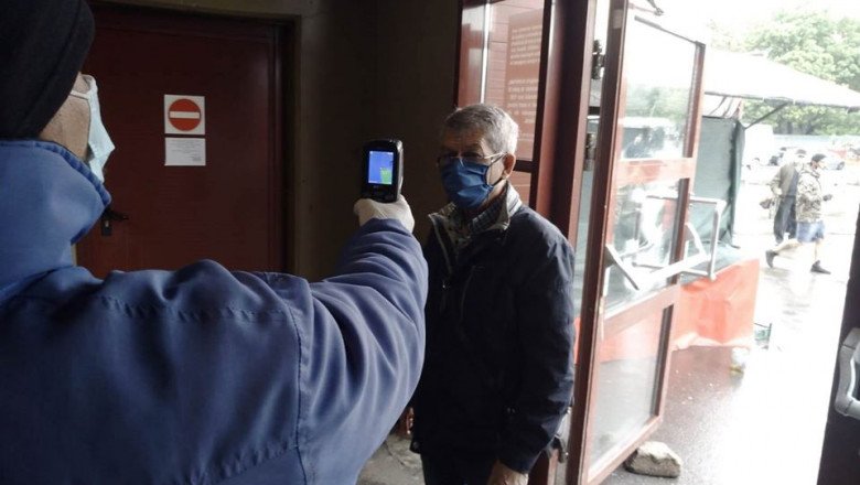 Pașaportul de vaccinare este realitatea viitorului apropiat. Documentul va fi obligatoriu inclusiv pentru cumpărături la supermarket,