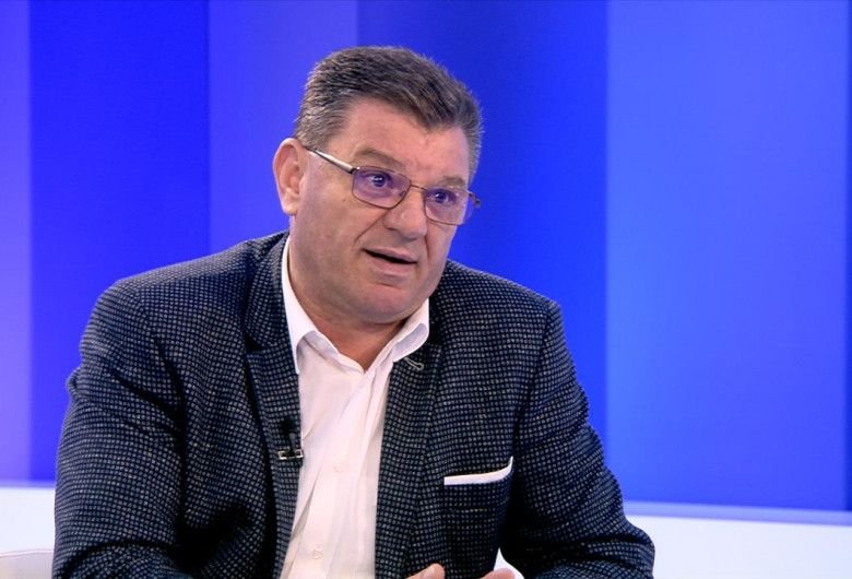 Lipitorile Romaniei. Milițianul pensionat la 45 de ani “pe caz de boală” şi reangajat la sindicat, ca să cumuleze pensia cu salariul, o să ia şi pensie specială de deputat!