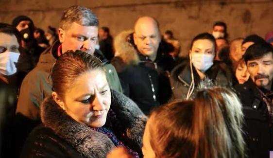 Necazurile minerilor, „tratate” cu băi de mulţime. Diana Şoşoacă: „Le-am spus tuturor, jos masca” VIDEO