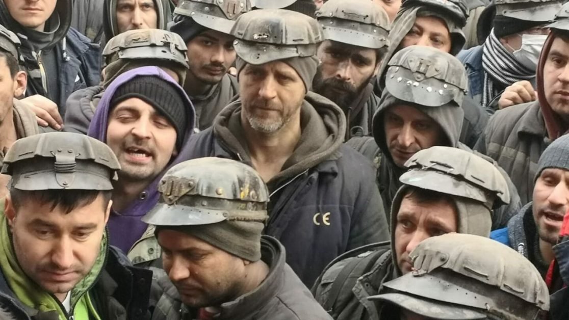 Protestul minerilor continuă în Valea Jiului. Deşi li s-a promis că își vor primi salariile până pe 26 februarie, aceștia nu renunță la proteste
