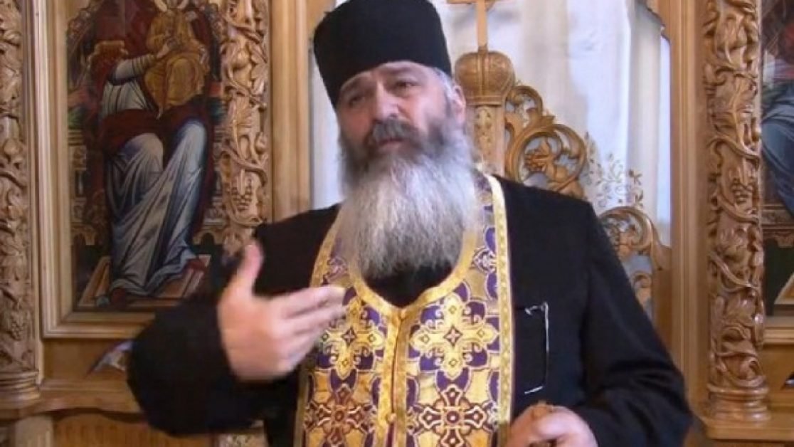Parintele Calistrat, prima reactie dupa decesul bebelusului de la Suceava: “Hulele aruncate anapoda si in mod virulent la adresa preotilor, a Bisericii, a Tainei Sfantului Botez, fac dovada, unei totale necunoasteri”