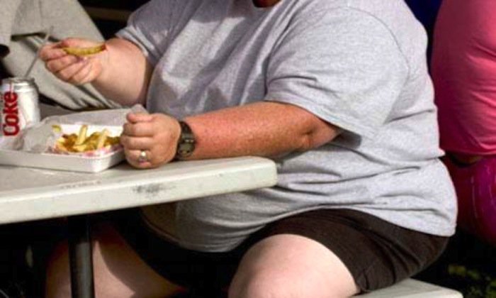 Mâncăm fără să ne mai putem opri, până ajungem obezi. Studii alarmante despre otravirea lenta si sigura a populatiei cu glutamatul de monosodiu