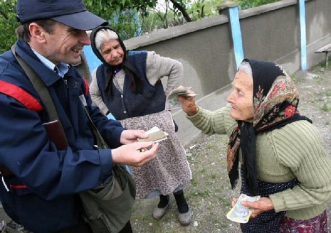 Trebuie și băncile să câștige niște bani. Se schimbă modul de distribuire a pensiilor.