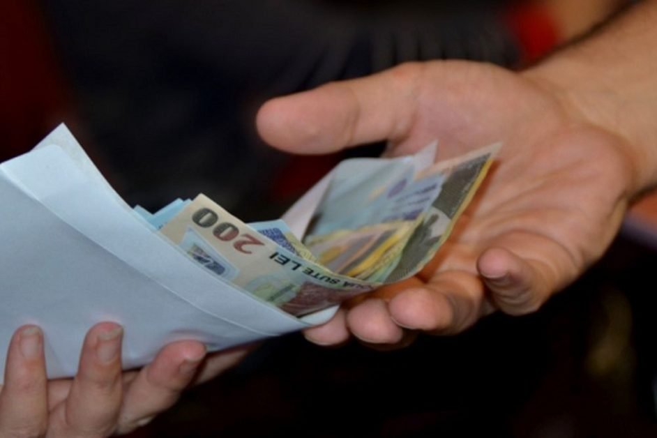 Ai mai mult de 3 ani vechime in munca? Conform legii in vigoare, angajatorul are obligatia de a acorda MAI MULTI BANI angajatilor