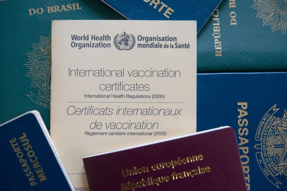 În ciuda rezoluției Consiului Europei, Merkel și restul liderilor țărilor din UE au stabilit că VOR FI PAȘAPOARTE DE VACCINARE până în vară