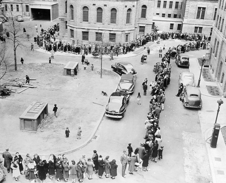 Coada la vaccinare, versiunea 1947. Iată cum au reacționat new-yorkezii care au aflat că se pot imuniza împotriva variolei
