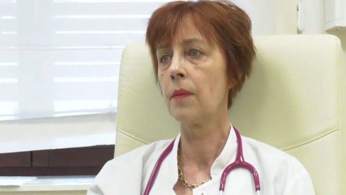Medicul din Bihor cercetat după ce a afirmat că tratează bolnavii după scheme de tratament proprii: „Este o răceală zdravănă, o gripă mai fiţoasă un pic”