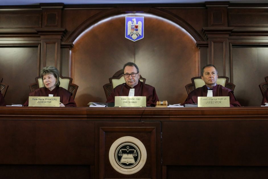 CCR a decis că pensiile speciale nu sunt un privilegiu. Adevărat. Nu sunt un privilegiu, sunt un jaf legalizat din banul public!