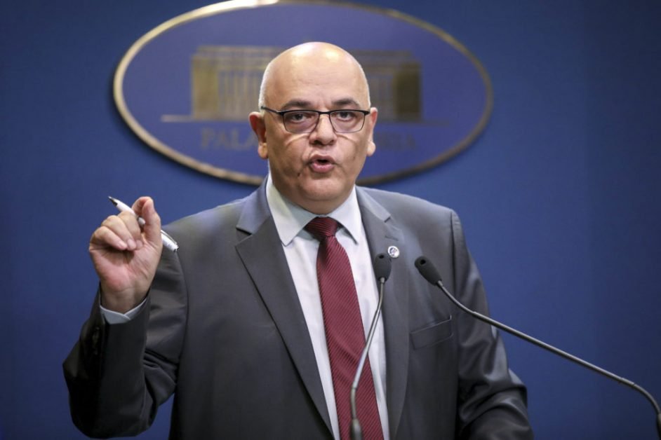 Raed Arafat a anunţat noi masuri: „In weekend – vineri, sâmbătă, duminică – circulaţia, permisă doar până la 20.00. Magazinele se vor închide la ora 18:00.”