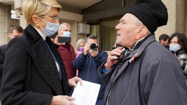 Pensionarul care i-a oferit o ciocolată ministrului Muncii, în semn de recunoștință pentru că i-a ascultat nemulțumirile legate de pensie