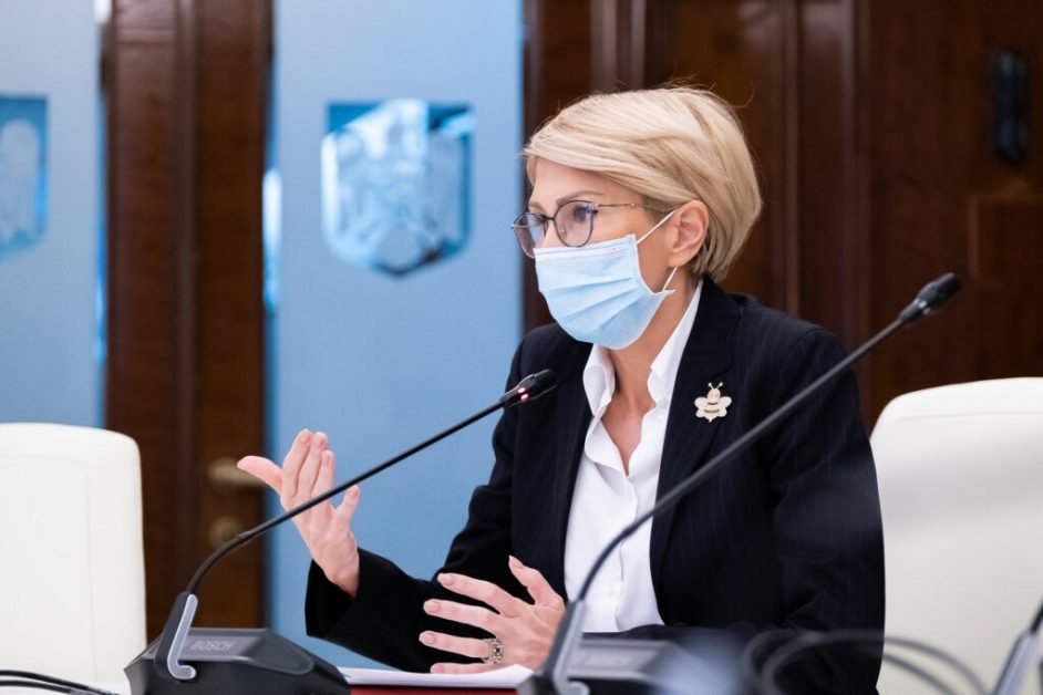 Guvernul a aprobat proiectul de lege care interzice cumulul pensiei cu salariul