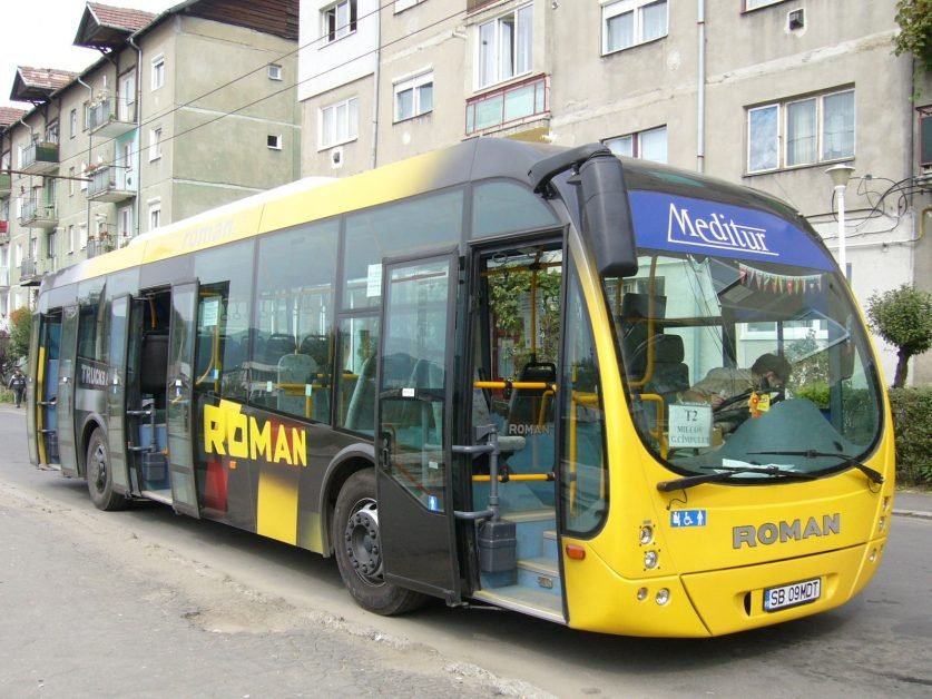 Noul autobuz 100% românesc a murit înainte să se nască. „Nu l-a dorit nimeni. Era prea ieftin”.