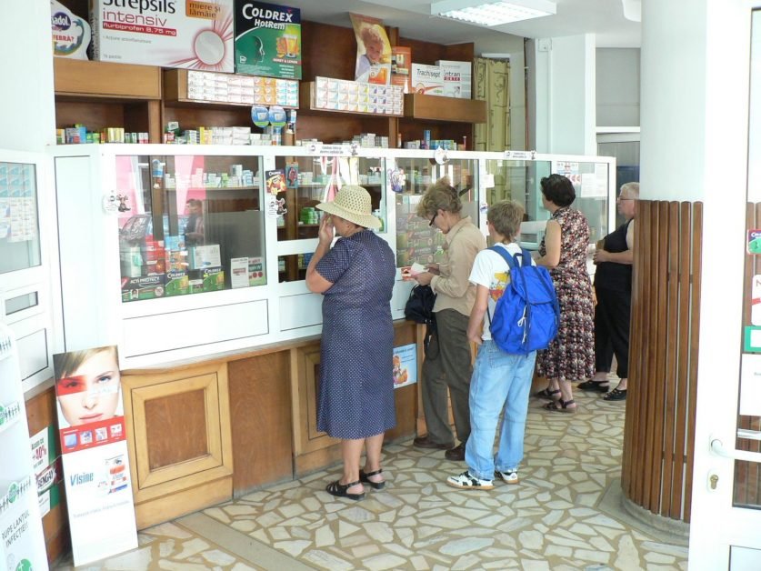 CNAS: De la 1 aprilie, medicamentele prescrise vor putea fi ridicate de la orice farmacie din țară