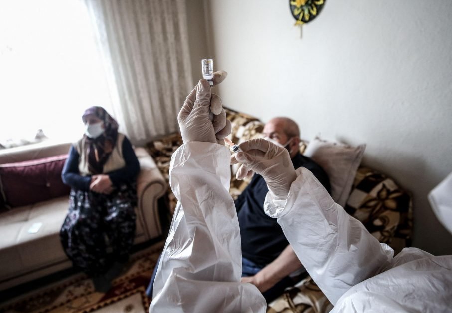 Daneza de 60 ani care a murit după vaccinarea cu AstraZeneca a avut simptome „foarte neobișnuite”